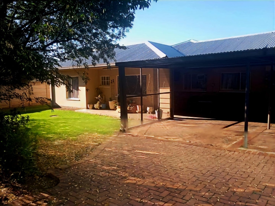 4 Bedroom Property for Sale in Hospitaalpark Free State